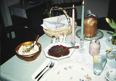 Easter Table: Buraczki in Center (c)2000 AHGunkel